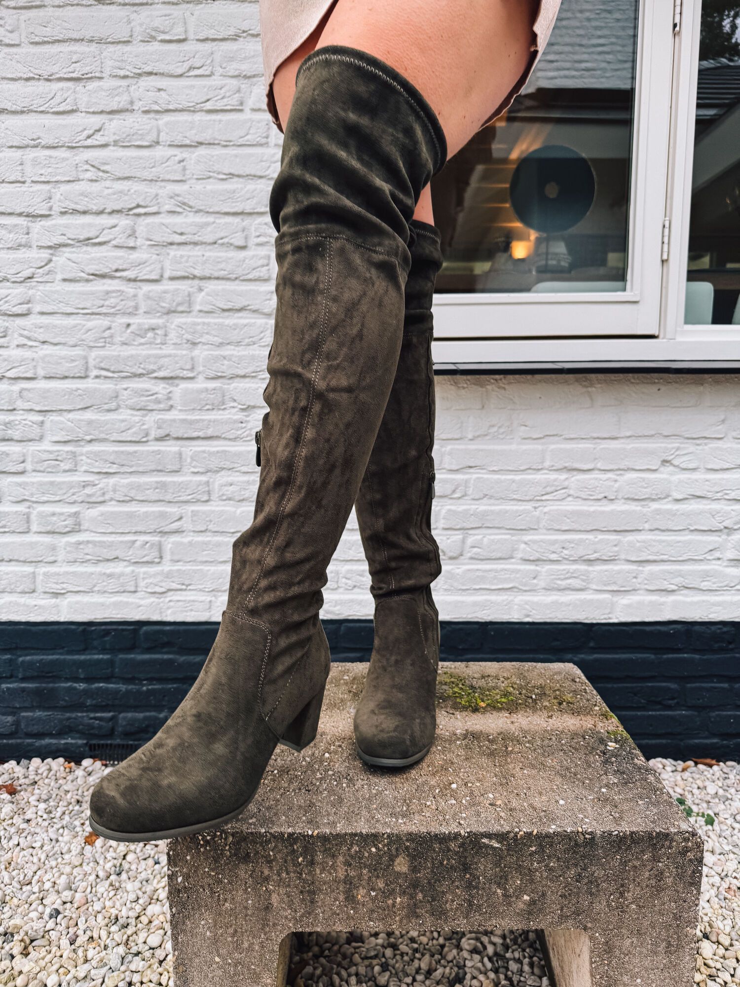 By Hilke Suede Heels Army