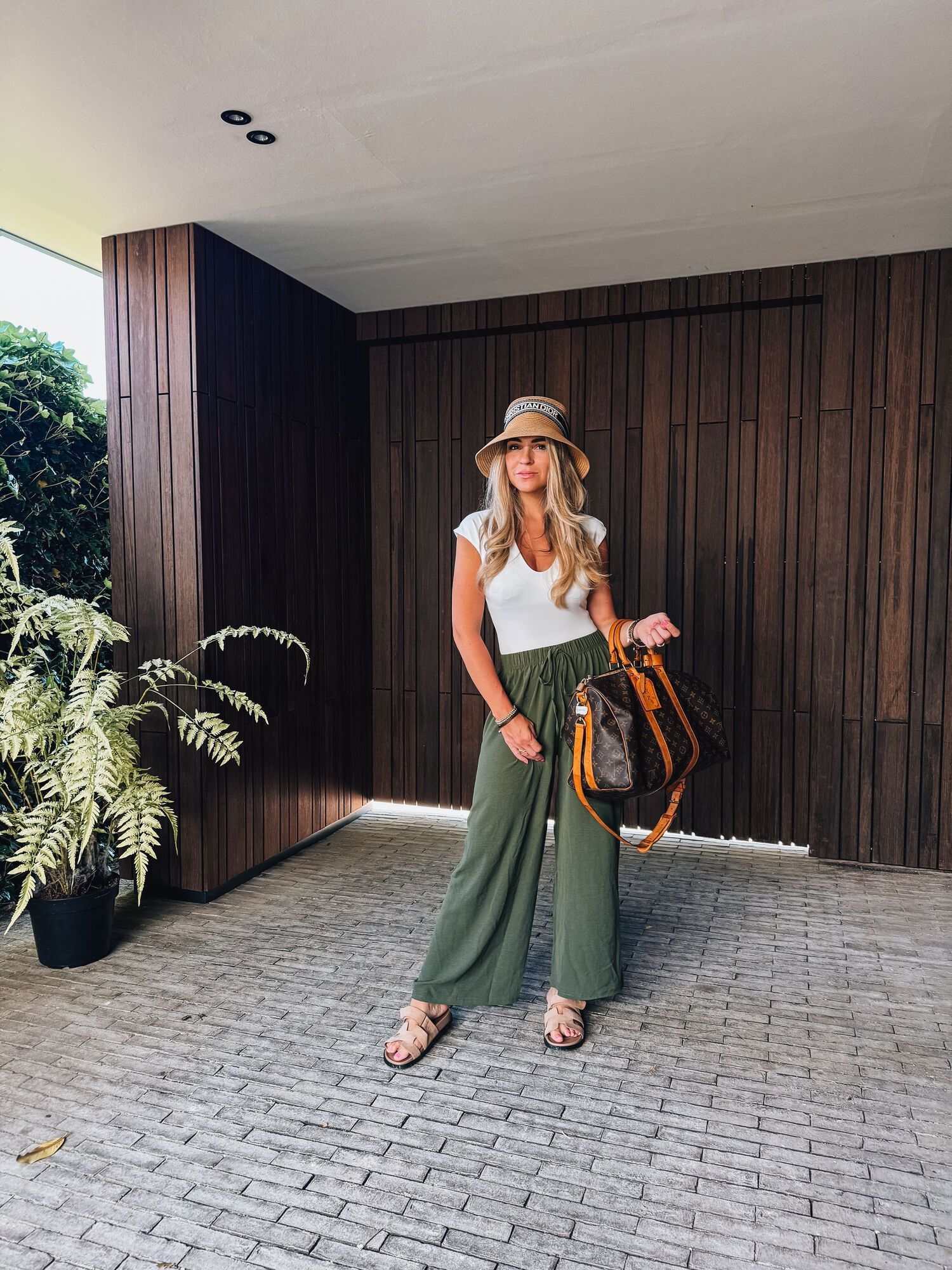 By Hilke Pants Sara Army