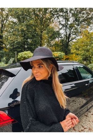By Hilke Hat Black