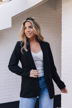 By Hilke Blazer Nien Black
