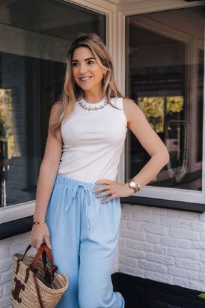 By Hilke Top Isa White